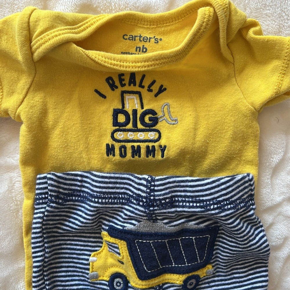 Carter’s 4pc bundle - Picture 2 of 3